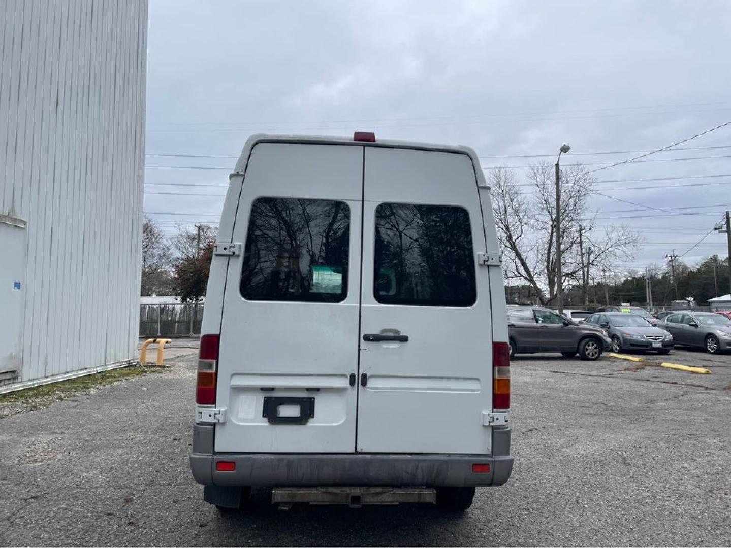 2003 WHITE /Gray Dodge Sprinter Van 2500 High Roof Short Wheelbase (WD2YD642935) with an 2.7 i5 Diesel engine, Automatic transmission, located at 5700 Curlew Drive, Norfolk, VA, 23502, (757) 455-6330, 36.841885, -76.209412 - Photo#5